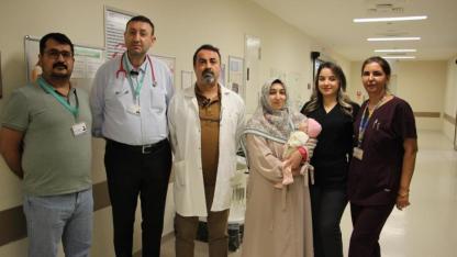 İç organları göğüs boşluğuna dolan bebek, başarılı ameliyatla hayata tutundu