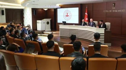 İçişleri Bakan Yardımcısı Bülent Turan, gençlerle buluştu.