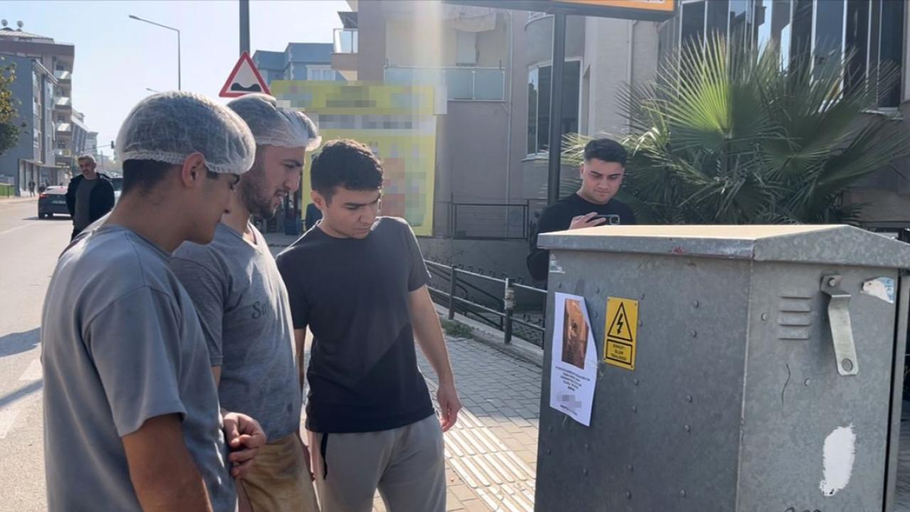 İftira mı Gerçek mi? O Afişler Ortalığı Karıştırdı. "Kızlarınızı Bu Adamdan Uzak Tutun."