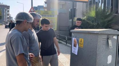 İftira mı Gerçek mi? O Afişler Ortalığı Karıştırdı. "Kızlarınızı Bu Adamdan Uzak Tutun."