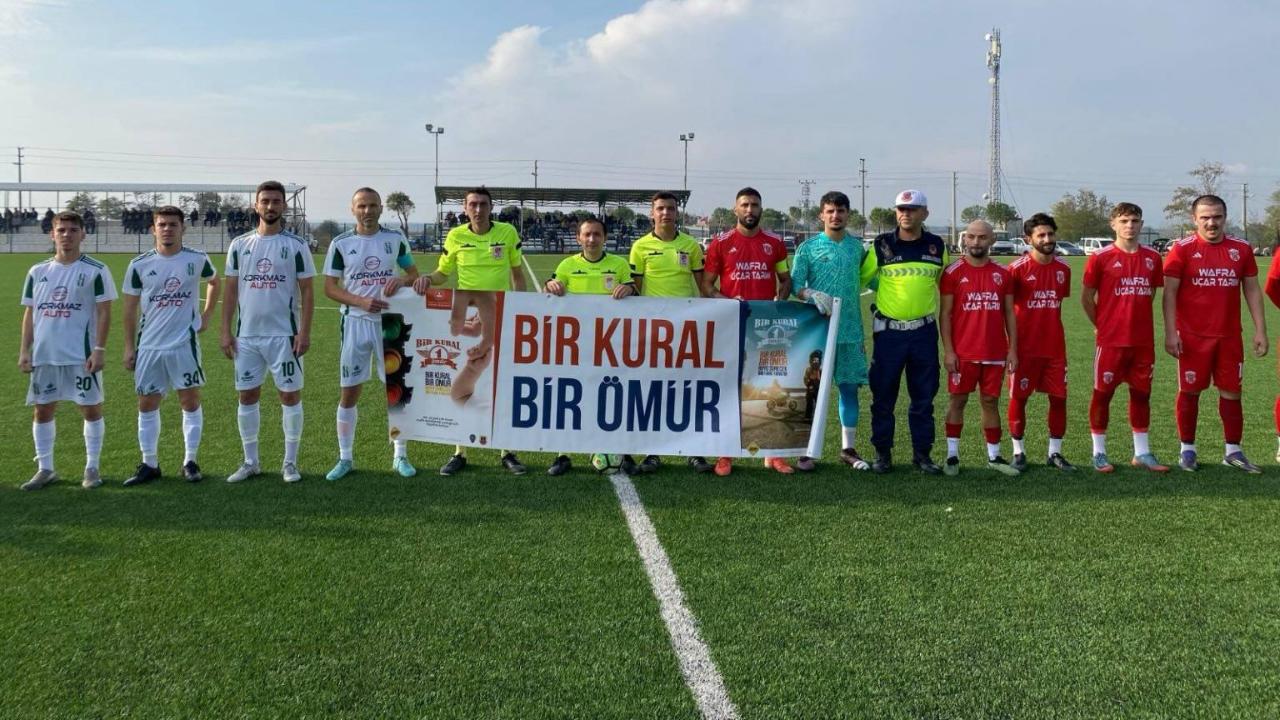 Jandarmadan Futbolcularla Ortak Mesaj: &quot;BİR KURAL BİR ÖMÜR&quot;