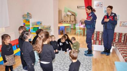 Jandarmadan miniklere zorbalık ve mahremiyet bilinci eğitimi