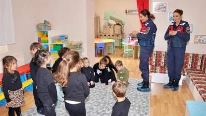 Jandarmadan miniklere zorbalık ve mahremiyet bilinci eğitimi