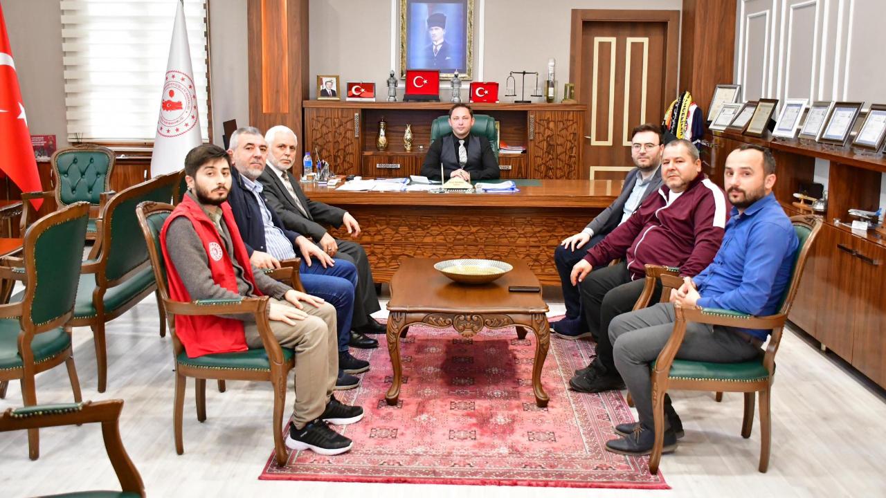 Kaymakam Kayabaşı Tüm Halkı Davet Etti: Biga&#039;dan Gazze&#039;ye Dev Destek Kermesi 19 Kasım&#039;da Belediye Meydanı&#039;nda!