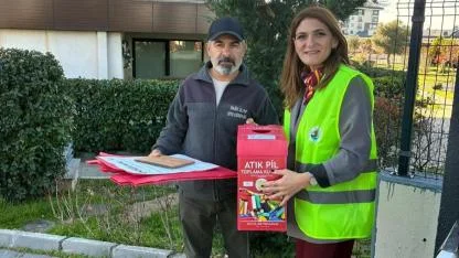 Kepez Belediyesi'nden çevreye duyarlı hamle: Atık pil toplama kutuları sitelere dağıtıldı