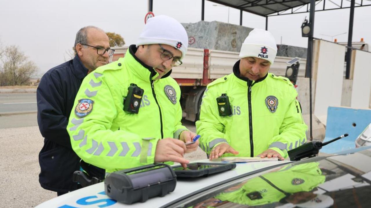 Kış lastiği takmayan sürücülere 5 bin 856 lira ceza