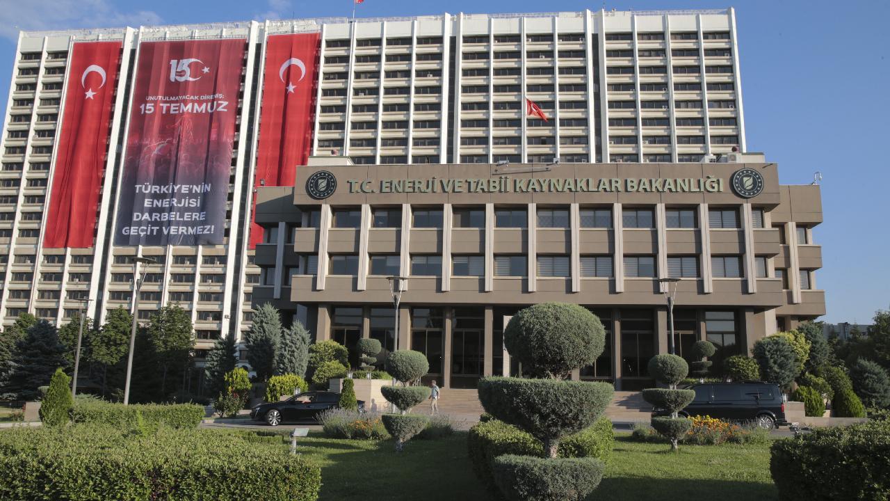 KPSS Puanın Düşük Diye Üzülme! Enerji Bakanlığı 7 Bilişim Uzmanı Arıyor – Son Başvuru Tarihi Yaklaşıyor!