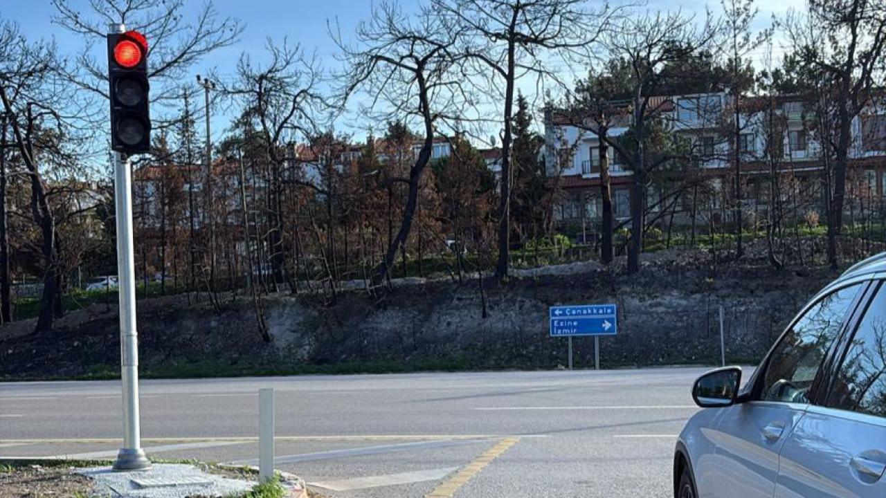 Muhtar Tezgören &#039;önemli bir adım&#039; dedi: Güzelyalı Kavşağı&#039;na beklenen trafik ışıkları geldi