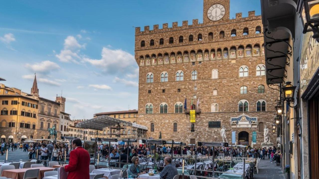 O Şehirde Açık Havada Yeme - İçme Masaları Yasaklanıyor