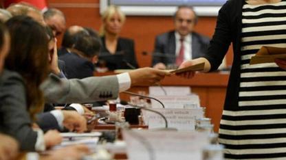 Özelleştirmede Ege Rüzgarı: İzmir'de İki Önemli Taşınmaz Reaksiyonel Satışla El Değiştirdi!