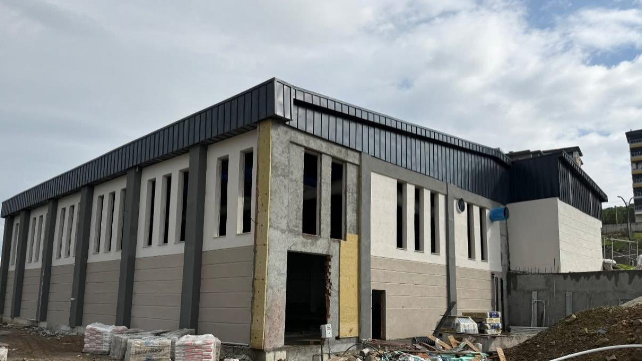 Peynirin Başkenti Ezine&#039;ye Dev Spor Kompleksi! Şehit Polis Yahya Ergin&#039;in Adını Taşıyan Komplekste Yok Yok!