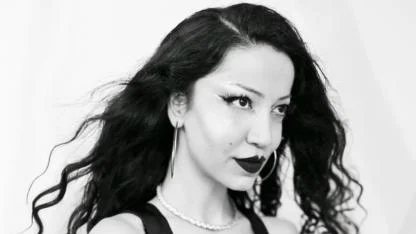 Pınar Azizoğlu'ndan Büyük Albüm Öncesi Son Darbe: "Kabuk" Rock Severlerle Buluşuyor!