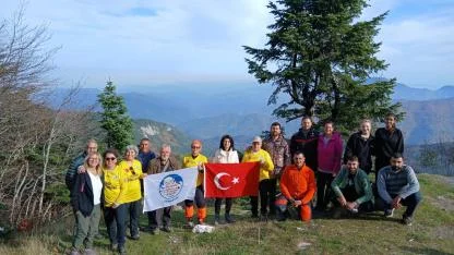 Kazdağı Dağcılık Sporları Kulübü’nden sonbaharın renkleriyle Dalaksuyu yürüyüşü