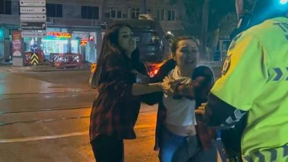 Yerden Yere Attı! Alkollü Arkadaşı ifadeye gidince polis ekiplerine saldırdı