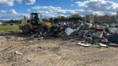 Fevzipaşa Mahallesi'nin Çöp Sorunu Gündemde: Sarıçay Kenarı Atıklardan Arındırıldı