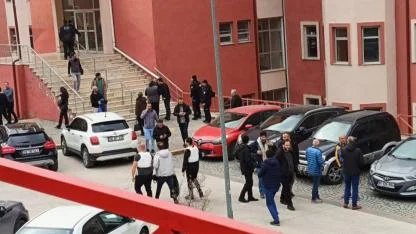 Gümüşhane Üniversitesi'nde silahlı kişi memuru rehin aldı
