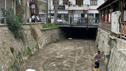 Gökçeada Belediyesi'nden sel riskine karşı kritik hamle: Dere hatları temizlendi