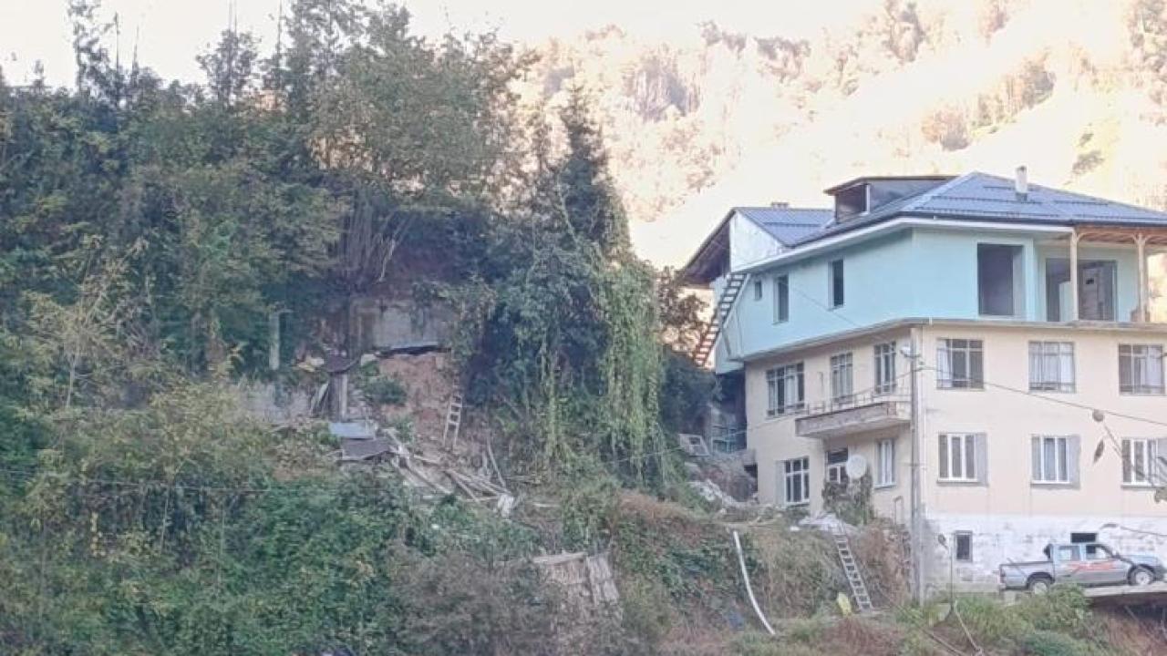 Rize&#039;de ahşap yapı çöktü: 2 ölü, 1 yaralı