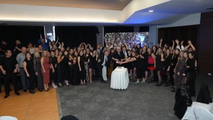 "Sınıfa Her Giriş Bir Başlangıç..." En Genç Öğretmenden Salona Duygulandıran Mesaj! Çanakkale Koleji 30. Yıl Vefasını Taçlandırdı!