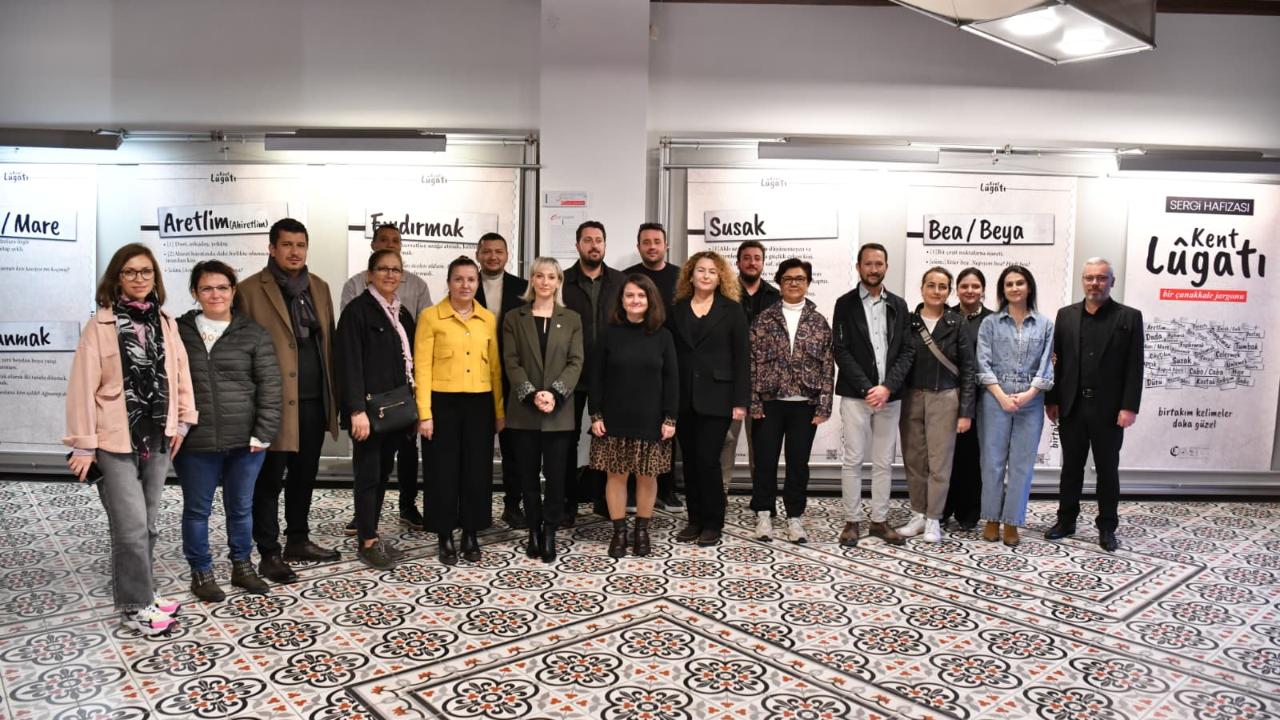 Siz hangi kelimeyi ekleyeceksiniz? Kent Lügatı Sergisi Çanakkalelileri ortak hafızaya çağırıyor