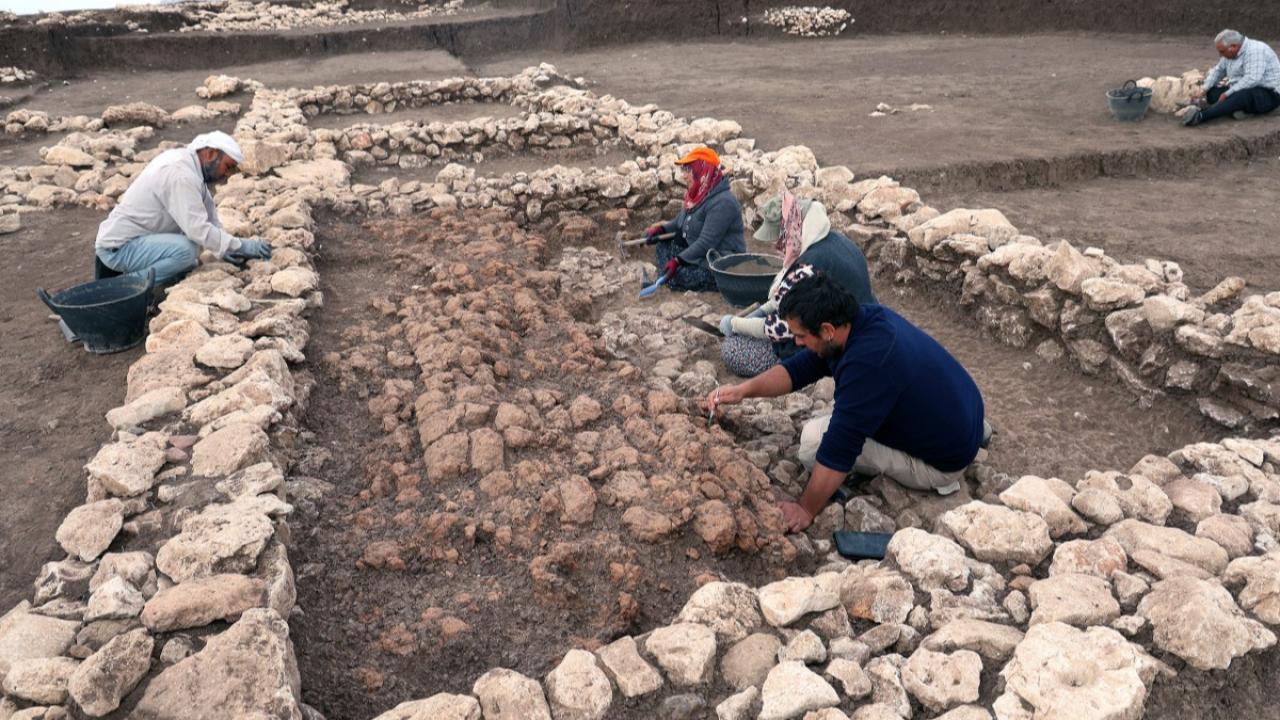 Şoke Eden Keşif: 5 Bin Yıllık Depremin İzleri Çıktı! ÇOMÜ Araştırmacıları Tarihin En Erken Felaketlerinden Birini Belgeledi.