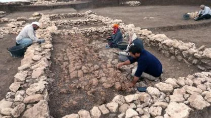 Şoke Eden Keşif: 5 Bin Yıllık Depremin İzleri Çıktı! ÇOMÜ Araştırmacıları Tarihin En Erken Felaketlerinden Birini Belgeledi.