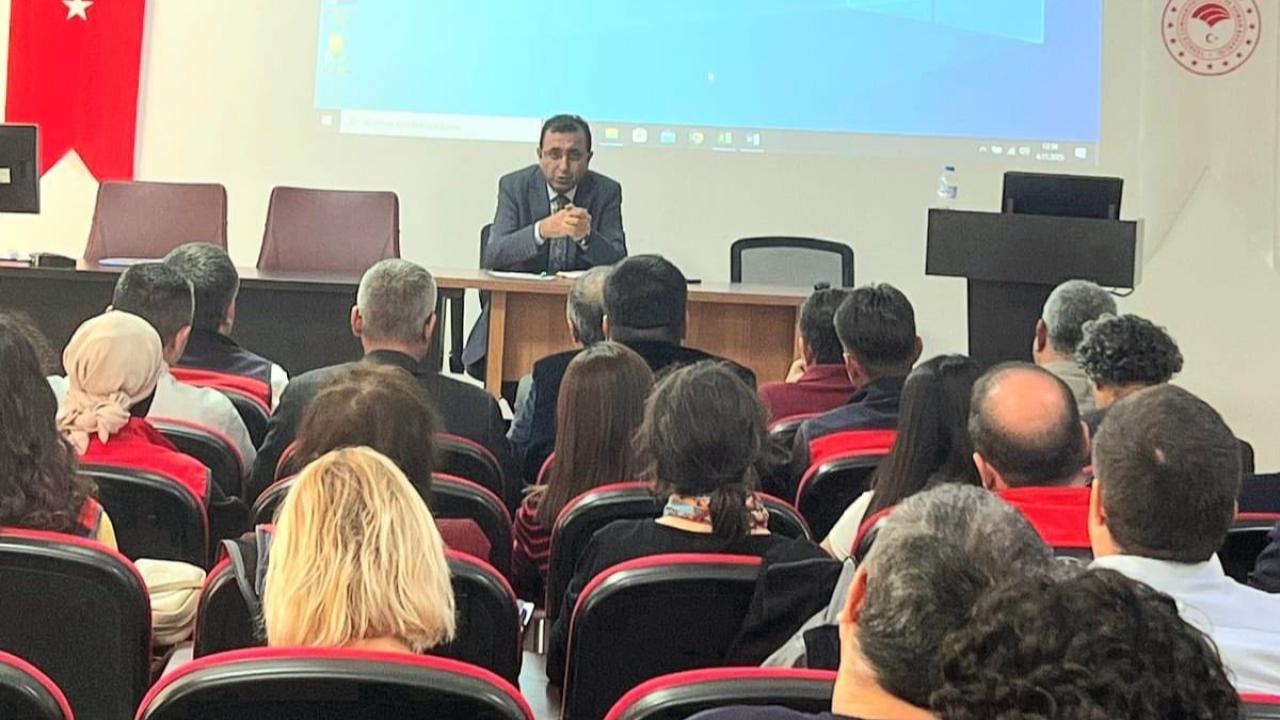 &quot;Sürdürülebilirlik Ancak Eğitimle Mümkün!&quot; Çanakkale&#039;de Tarımın Kalitesini ve Verimini Artıracak Yol Haritası Çizildi