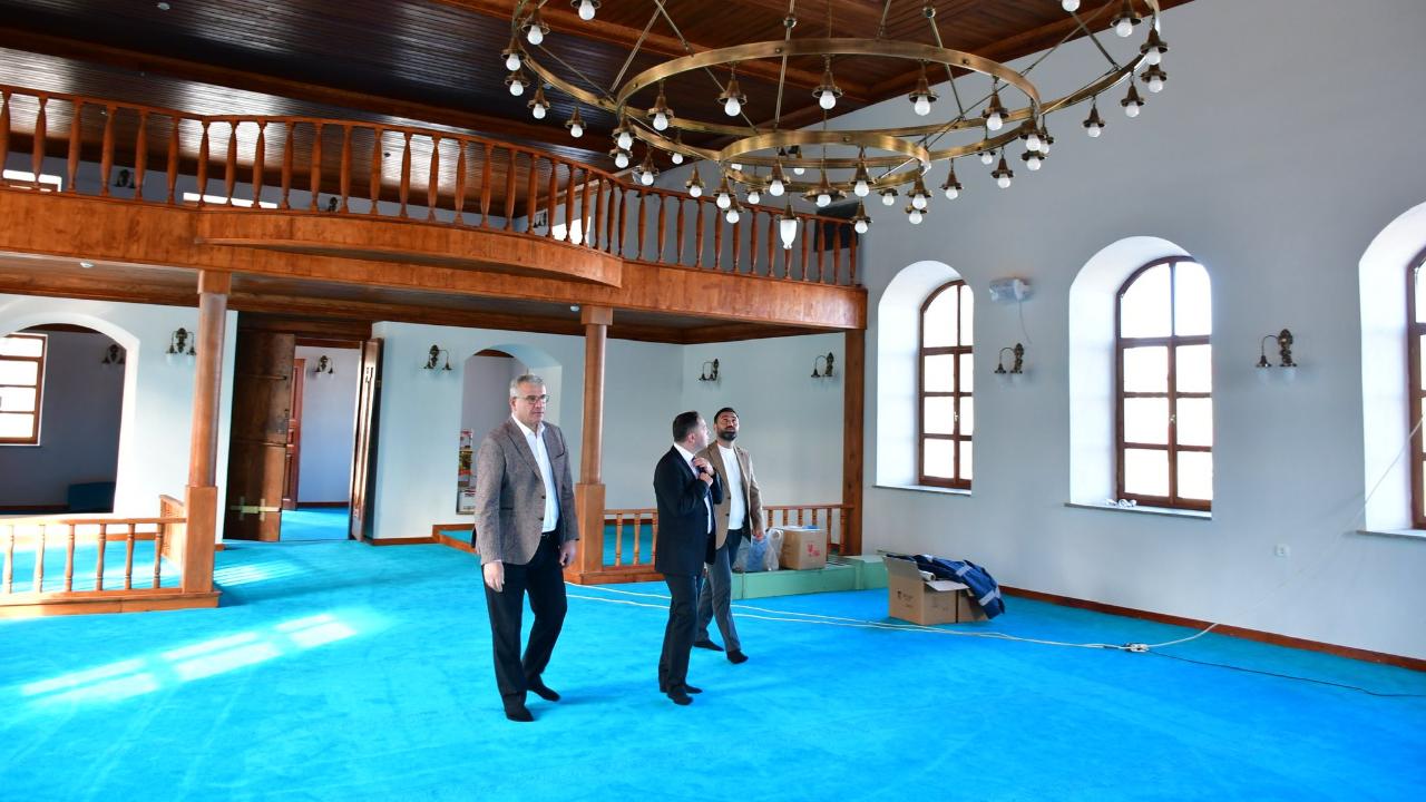 Tarih ve Gelecek Bir Arada! Karabiga&#039;da Kaymakamdan Çifte İnceleme: Ulu Cami ve Modern Spor Salonu!