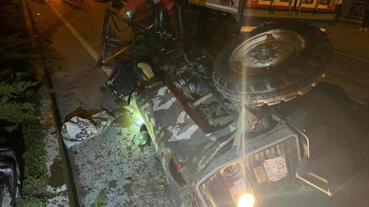 Tır ile traktörün çarpıştığı kazada karı koca hayatını kaybetti