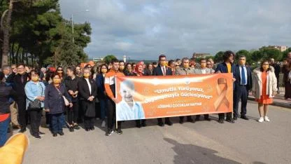 Turuncu Kurdeleler Takıldı, Balonlar Göğe Yükseldi: Ezine Lösemi Kahramanları İçin Yürüdü!