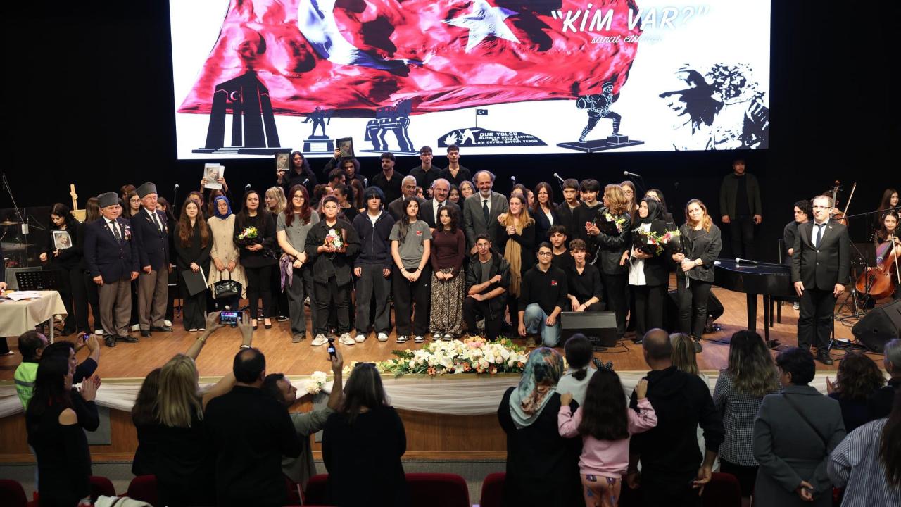 Ünlü Sanatçı ve Vekil Yücel Arzen'den Çanakkale'de Gençlere: "Kim Var?" Etkinliği İÇDAŞ'ta Yapıldı