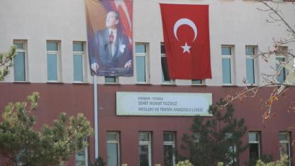 Yediği gıdadan zehirlenen lise öğrencisi hastaneye kaldırıldı