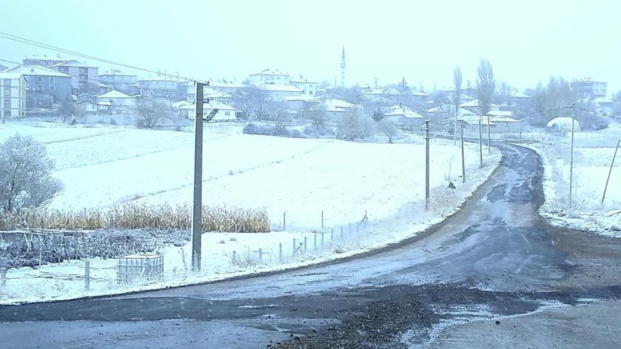 Yüksek kesimler beyaza büründü