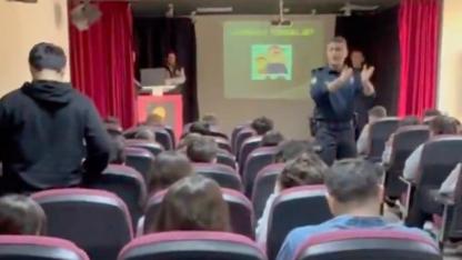 Akran Zorbalığı ve Teknoloji Bağımlılığına Geçit Yok! Eceabat Emniyeti Gençleri Eğitimi Aldı