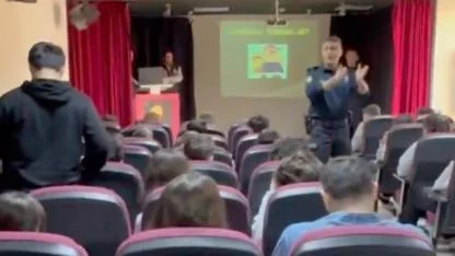 Akran Zorbalığı ve Teknoloji Bağımlılığına Geçit Yok! Eceabat Emniyeti Gençleri Eğitimi Aldı