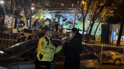 Alkollü Kadın Sürücü, Uygulama Noktasını Birbirine Kattı: Polislere Hakaret Yağmuru!