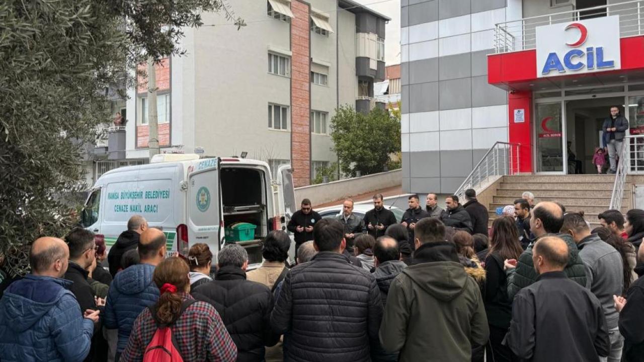 Ameliyat yaptığı sırada kalp krizi geçiren doktor hayatını kaybetti