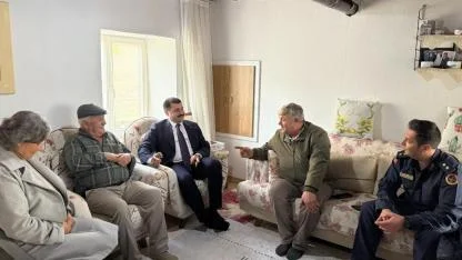 Ayvacık Kaymakamı, Gazi Evi'nde! Sapanca Köyü Ziyaretinde Kıbrıs Gazisi'ne Özel İlgi ve Köylülerin Talepleri Tek Tek Not Edildi