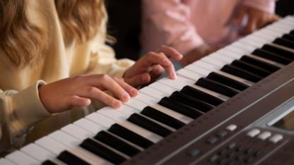 Ayvacık’ta Sanat Rüzgarı! Ücretsiz Piyano Kursu Kayıtları Başladı, Sakın Kaçırmayın!