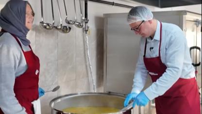 Başkan Şen Mutfağa Girdi: Biga Belediyesi'nden 'eşit hizmet ve tasarruf' sözüyle Merkezi Mutfak hamlesi