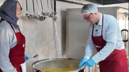 Başkan Şen Mutfağa Girdi: Biga Belediyesi'nden 'eşit hizmet ve tasarruf' sözüyle Merkezi Mutfak hamlesi