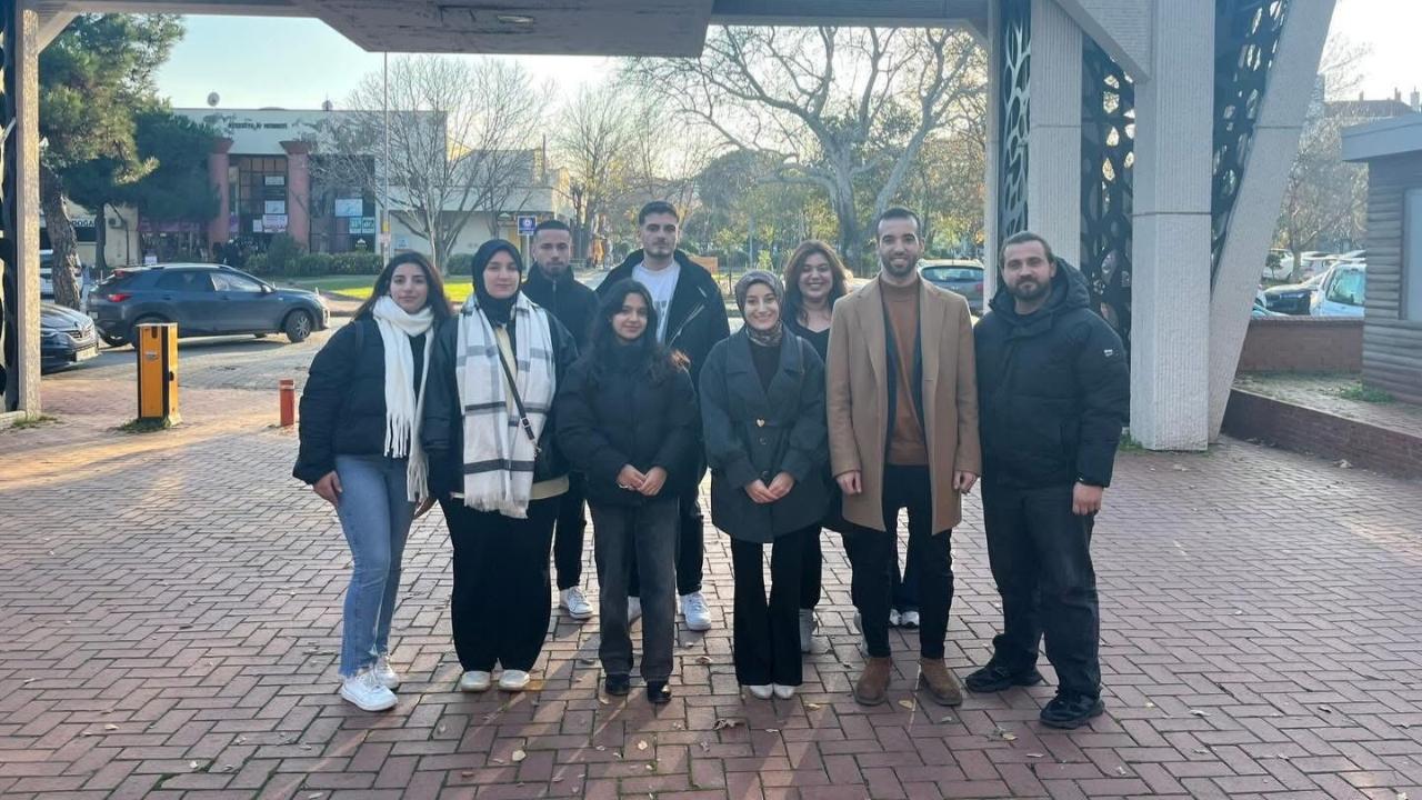 "Bir Kap Mama, Bir Kap Su": Çanakkale ÜniAK ve AK Gençlik Patili Dostları Unutmadı