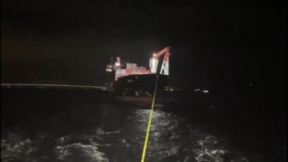 Çanakkale Boğazı'nda makine arızası yapan konteyner gemisi demirletildi