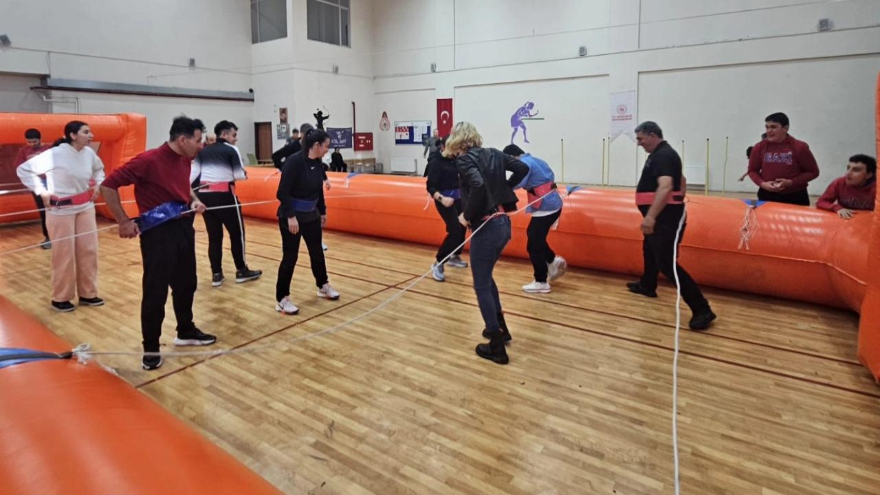 Çanakkale Gençlik Merkezi&#039;nde 3 Aralık İçin Nefes Kesen Spor Parkuru Etkinliği Düzenlendi!