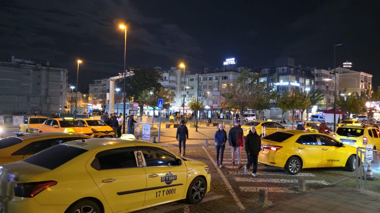 Çanakkale’nin Kalbine Tıkanan Damar: İskele Meydanı’ndaki “Sarı” Kaos ve Normalleşen Başıboşluk!