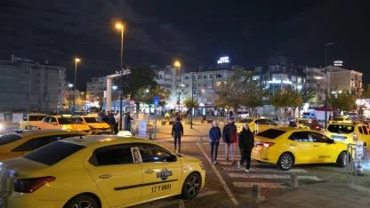 Çanakkale’nin Kalbine Tıkanan Damar: İskele Meydanı’ndaki “Sarı” Kaos ve Normalleşen Başıboşluk!