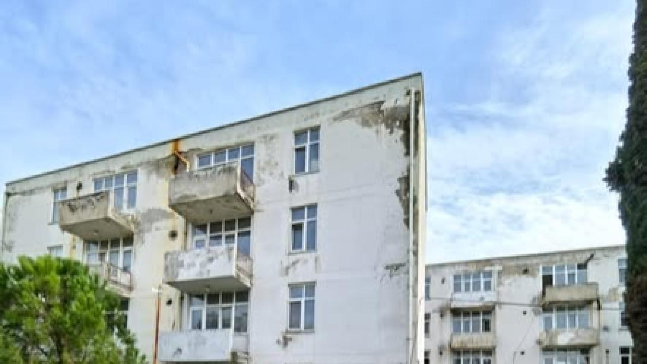 Çardak Kazandı! Yıllardır Beklenen Askeri Lojman Arazisi Belediyeye Tahsis Edildi: Başkan Semerci, 1500 m²'lik Değerli Araziyi Nasıl Değerlendirecek?