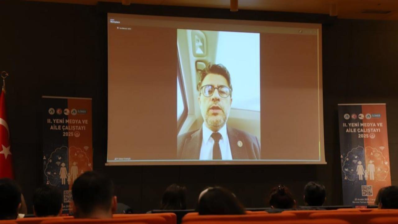 ÇOMÜ, 2. Yeni Medya Çalıştayında! Prof. Dr. Nevzat Tarhan Uyardı: "Kültür Aktarımı Aileden Medyaya Kayıyor!"