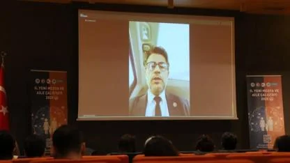 ÇOMÜ, 2. Yeni Medya Çalıştayında! Prof. Dr. Nevzat Tarhan Uyardı: "Kültür Aktarımı Aileden Medyaya Kayıyor!"