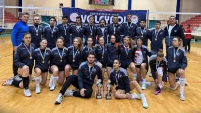 ÇOMÜ Voleybolda Zirveyi Zorladı! Kadın ve Erkek Takımları Gruplarını İkinci Sırada Tamamlayarak Büyük Başarıya İmza Attı!